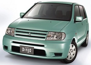 2001 Mitsubishi Mirage Dingo.jpg